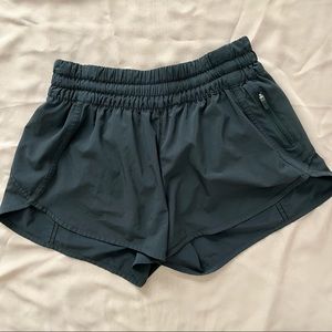 Lululemon Tracker 3” shorts